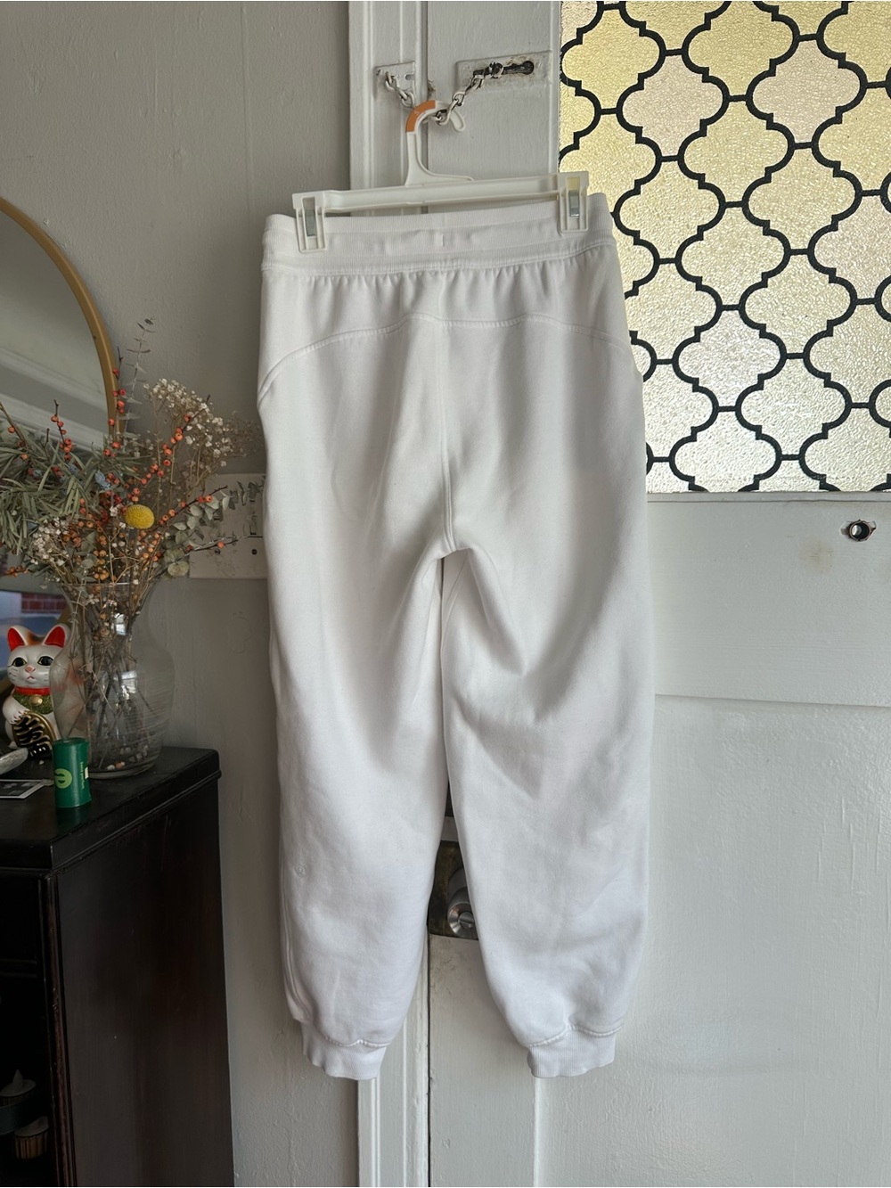 Lululemon Scuba High-Rise Relaxed Joggers Full Length in White - Picture 7 of 8